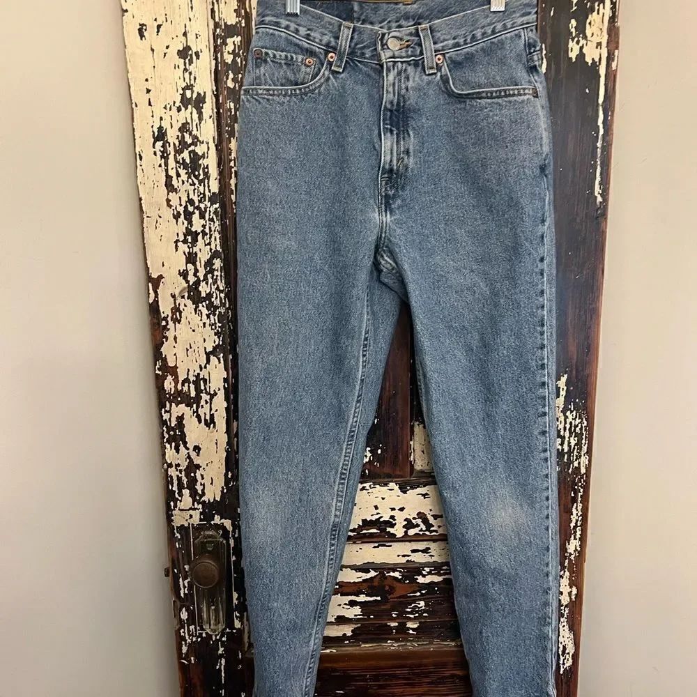 Vintage Levis 512 Women's Jeans High Rise Slim Fit tapered Leg Mom/ BF jeans.